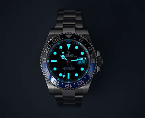 rolex submariner night glow|rolex luminous materials history.